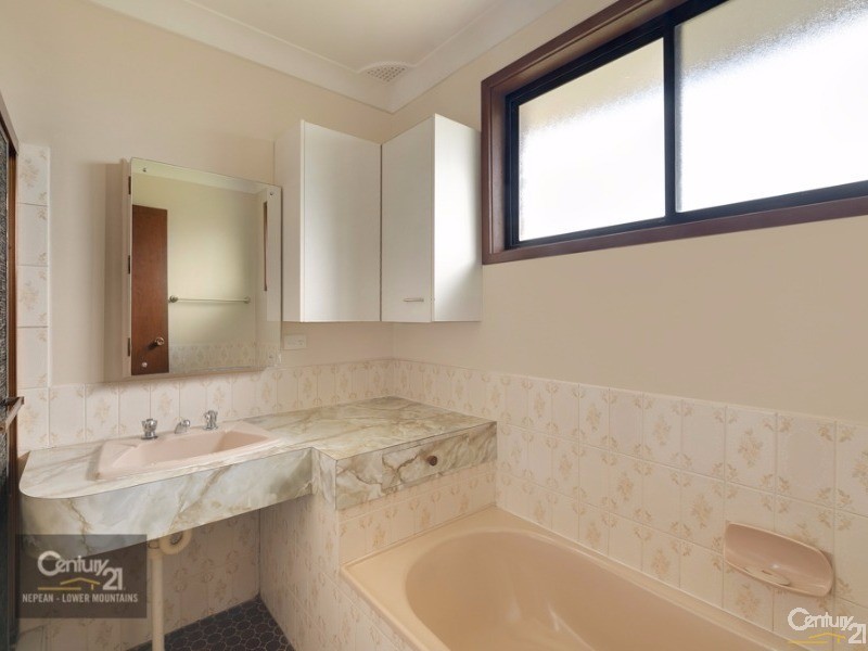 18 Blaxland Avenue, Luddenham NSW 2745