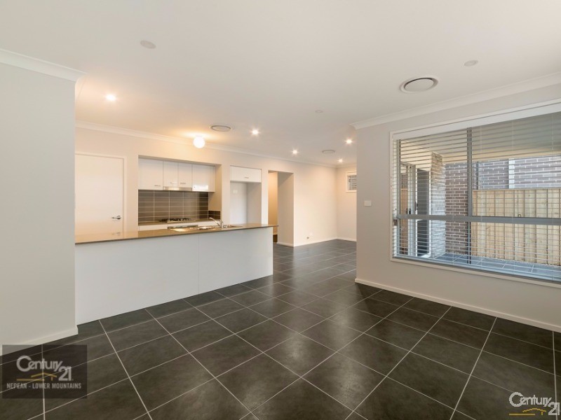 6 Riverflat Drive, Glenmore Park NSW 2745