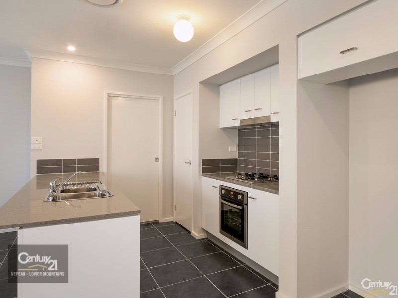 6 Riverflat Drive, Glenmore Park NSW 2745