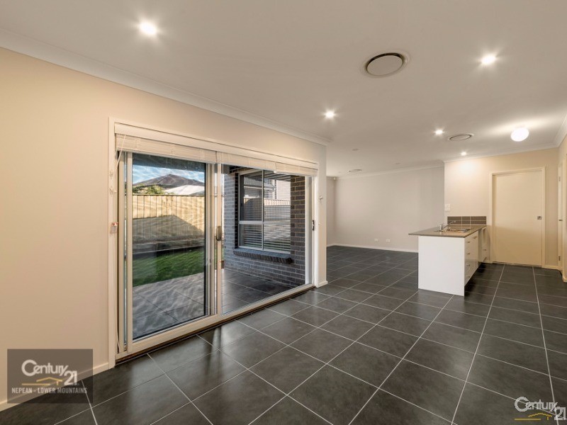 6 Riverflat Drive, Glenmore Park NSW 2745