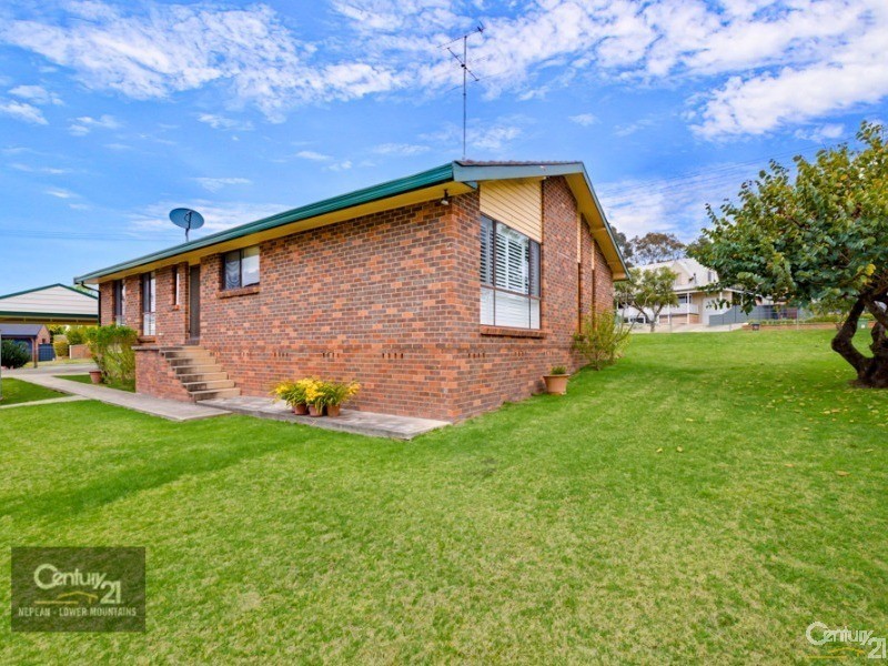 13 Green Street, Wallacia NSW 2745