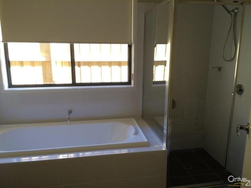 15 Hassall Way, Glenmore Park NSW 2745