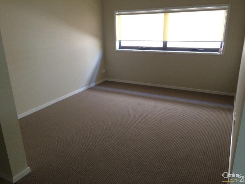 15 Hassall Way, Glenmore Park NSW 2745