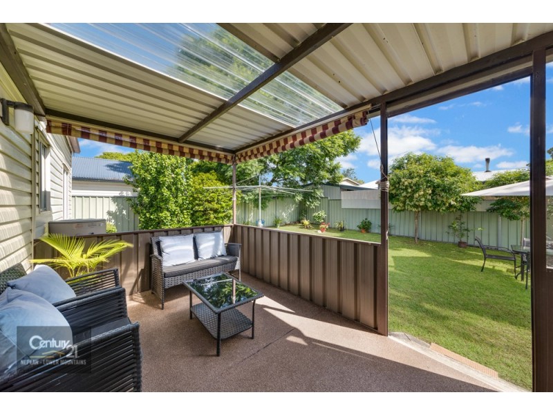 9 First Street, Warragamba NSW 2752