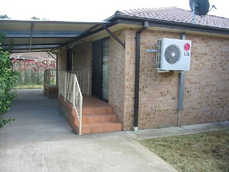 4 Burr Close, Bossley Park NSW 2176