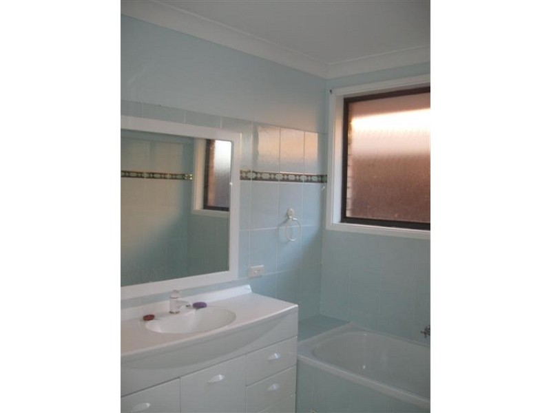 Edensor Park NSW 2176