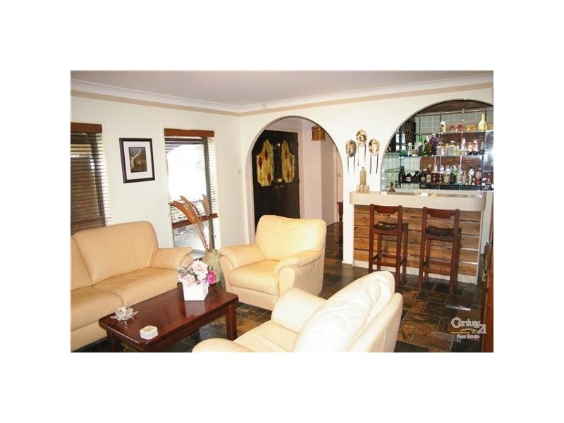 4 Teak Close, Bossley Park NSW 2176