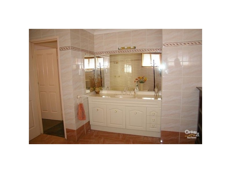 4 Teak Close, Bossley Park NSW 2176