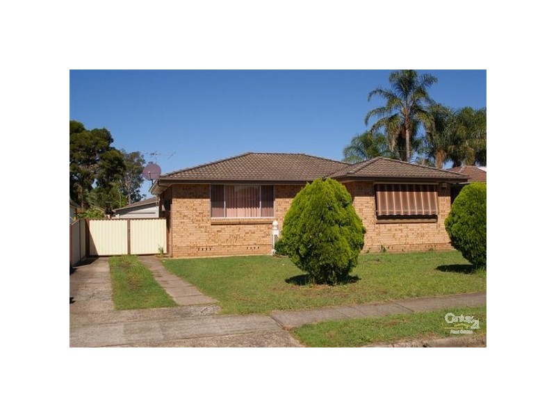19 Napier Place, Bossley Park NSW 2176