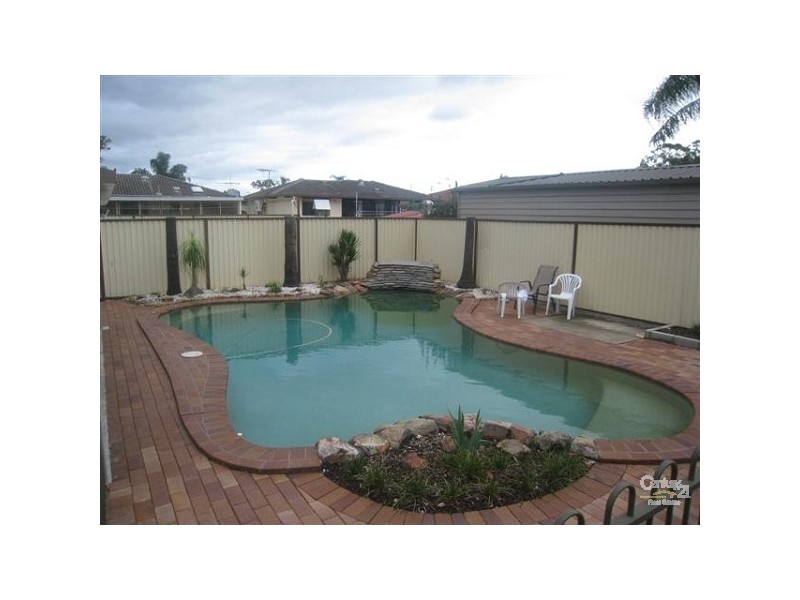 19 Napier Place, Bossley Park NSW 2176