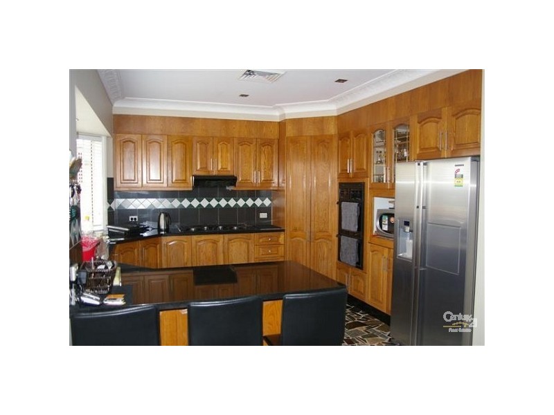 7 Yass Close, Bossley Park NSW 2176