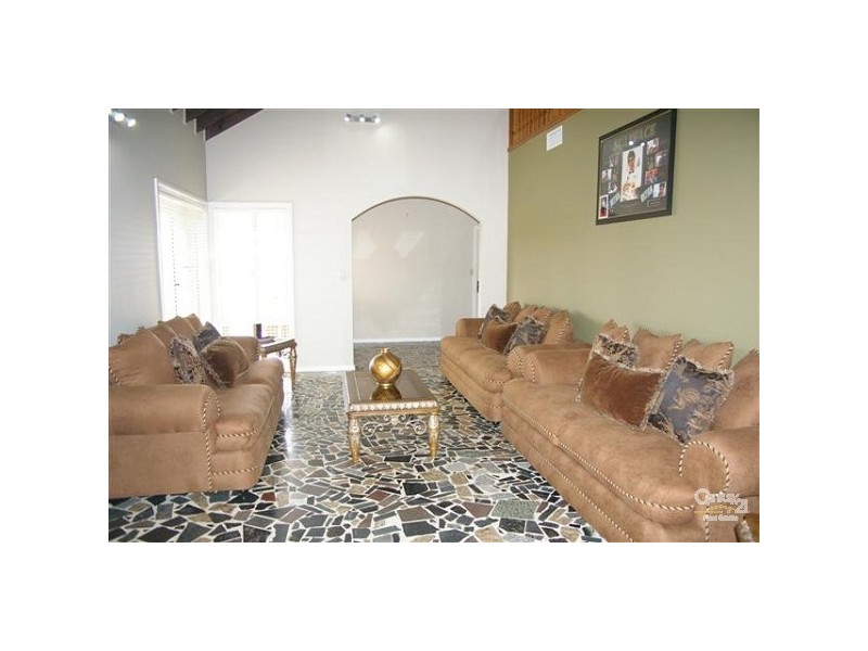 7 Yass Close, Bossley Park NSW 2176
