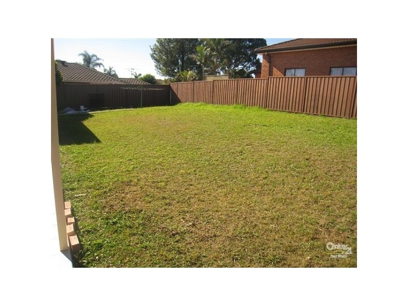 8 Castlereagh Street, Bossley Park NSW 2176