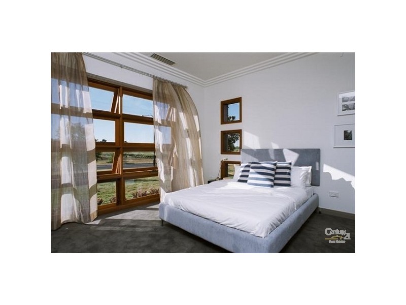 2 Portrush Crescent, Luddenham NSW 2745