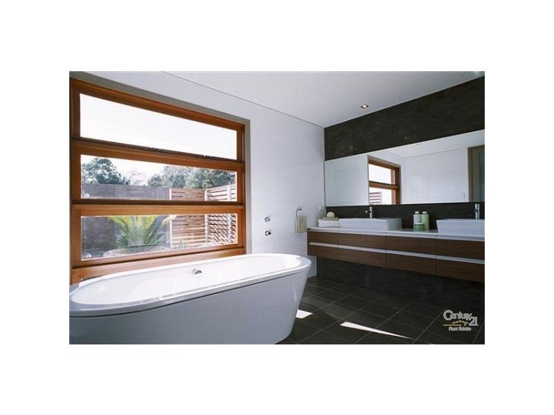 2 Portrush Crescent, Luddenham NSW 2745