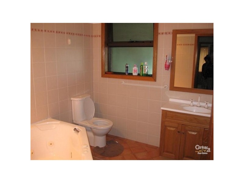 5 Belfield Road, Bossley Park NSW 2176