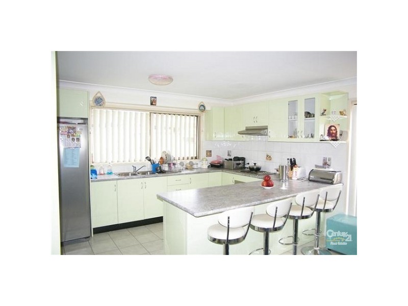 11 Barron Place, Bossley Park NSW 2176