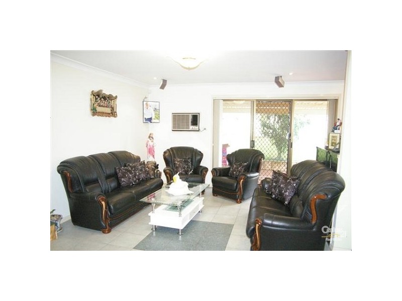 11 Barron Place, Bossley Park NSW 2176