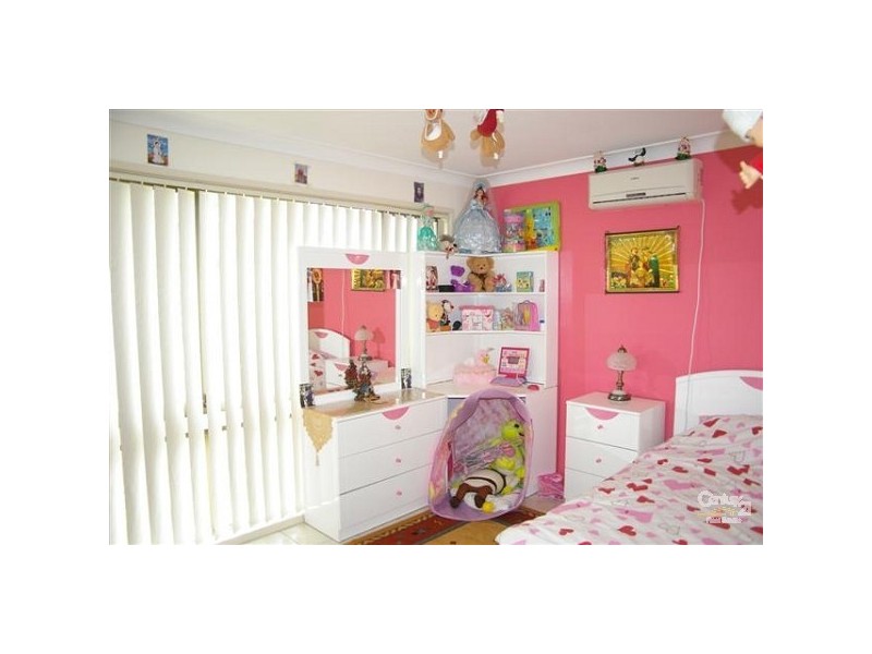 11 Barron Place, Bossley Park NSW 2176