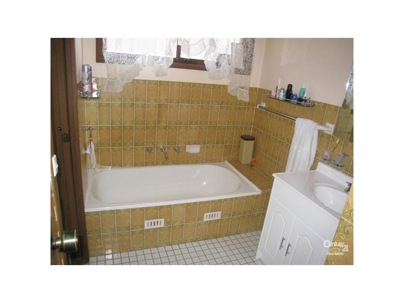 4 Christie Street, Prairiewood NSW 2176