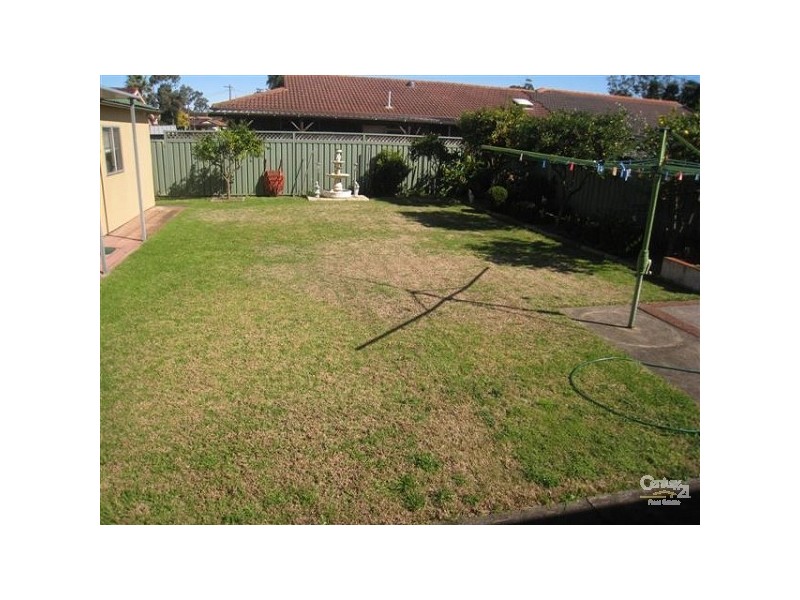 4 Christie Street, Prairiewood NSW 2176