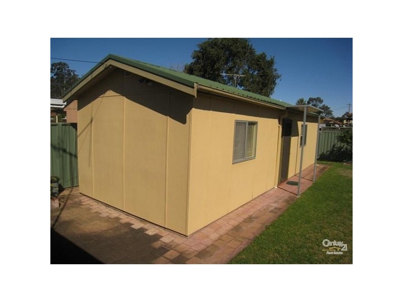 4 Christie Street, Prairiewood NSW 2176