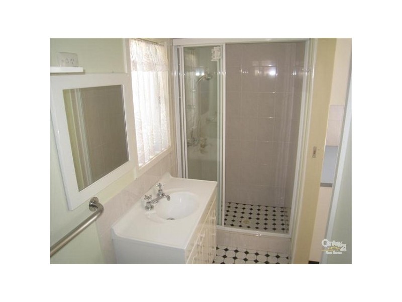 4 Christie Street, Prairiewood NSW 2176