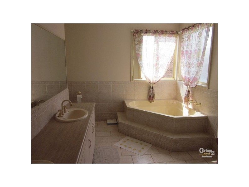 West Hoxton NSW 2171
