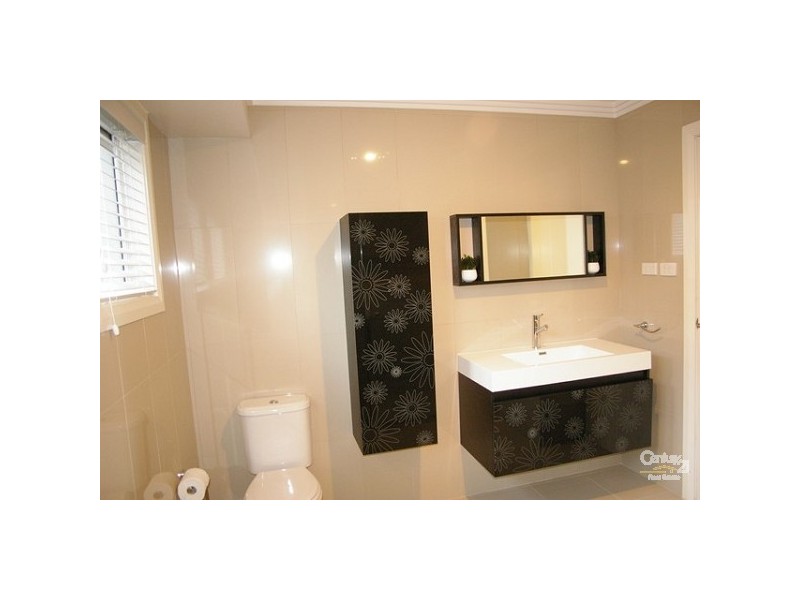 Edensor Park NSW 2176