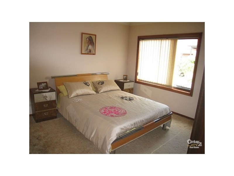 Edensor Park NSW 2176