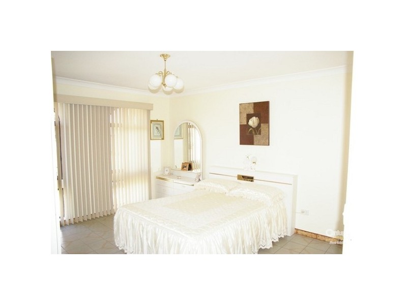 Edensor Park NSW 2176