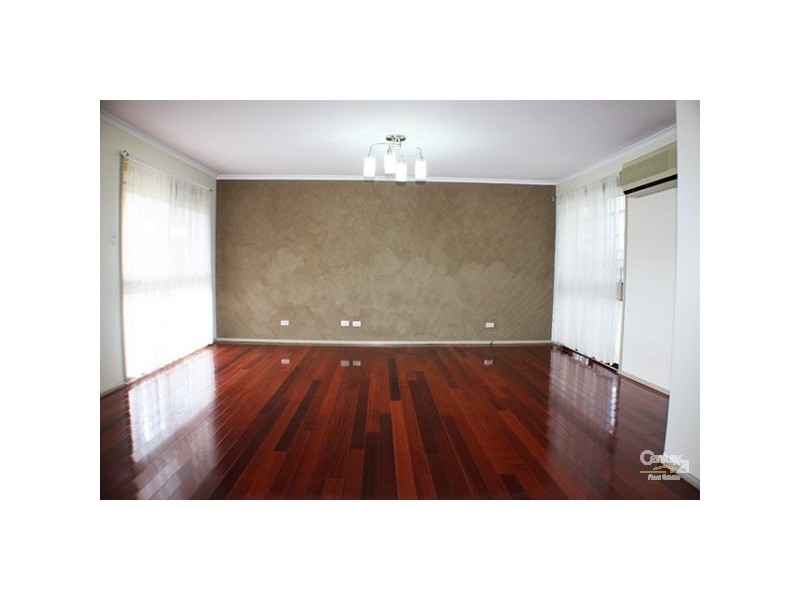 18 Bettong Cres, Bossley Park NSW 2176