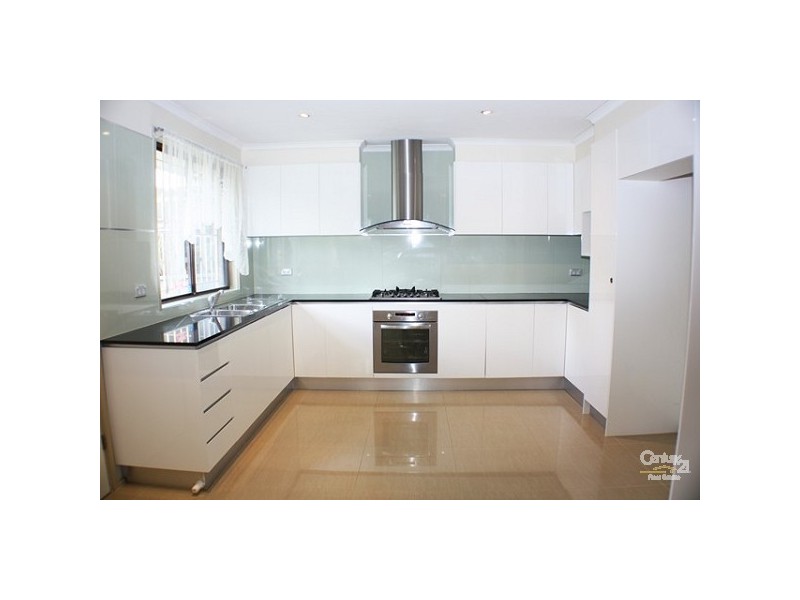 18 Bettong Cres, Bossley Park NSW 2176