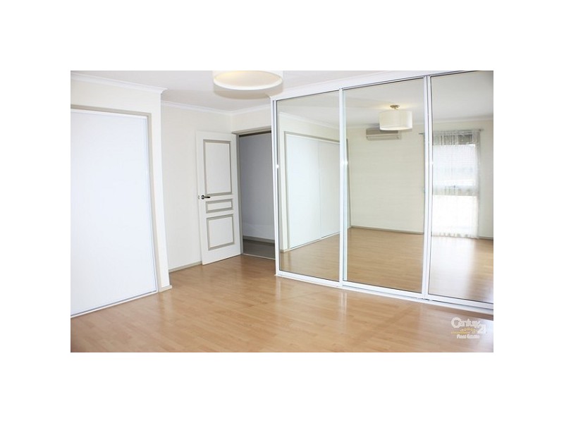 18 Bettong Cres, Bossley Park NSW 2176