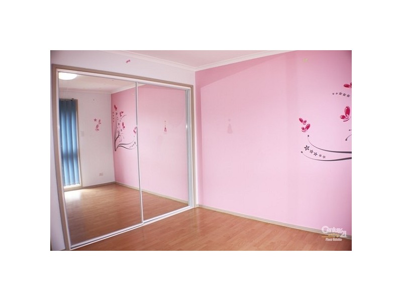 18 Bettong Cres, Bossley Park NSW 2176