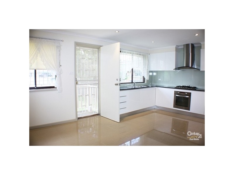 18 Bettong Cres, Bossley Park NSW 2176