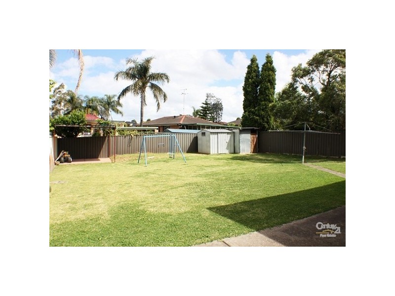 18 Bettong Cres, Bossley Park NSW 2176