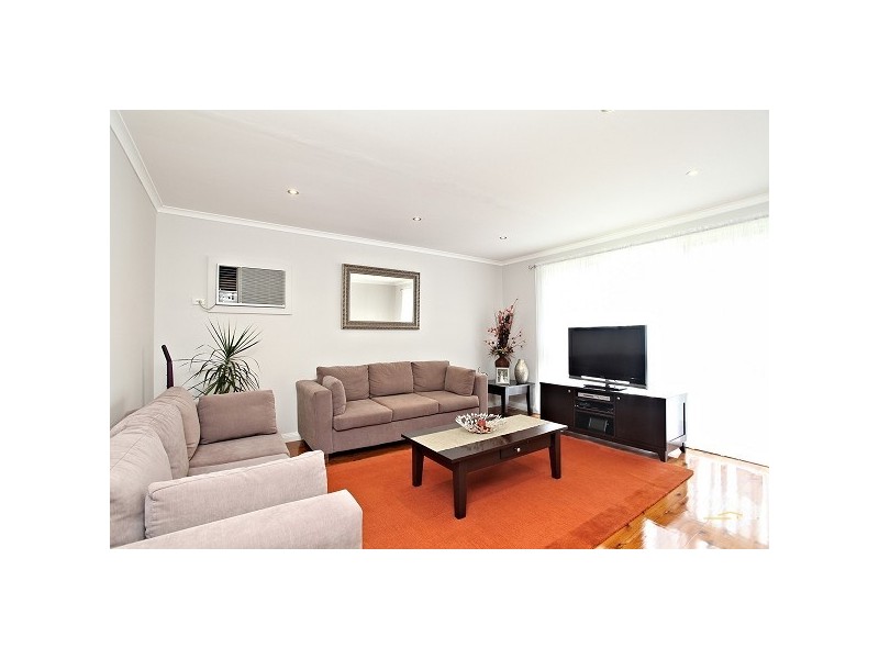 11 Bettong Crescent, Bossley Park NSW 2176