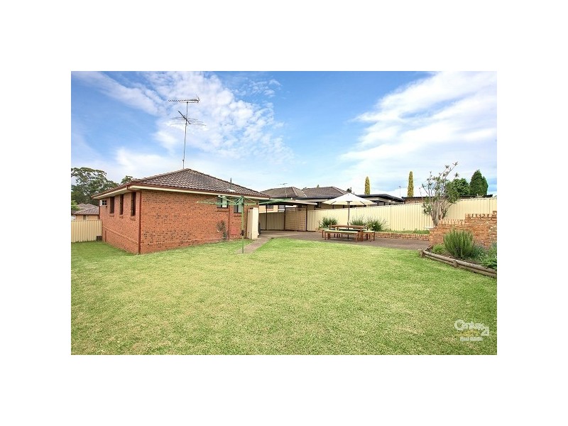 11 Bettong Crescent, Bossley Park NSW 2176