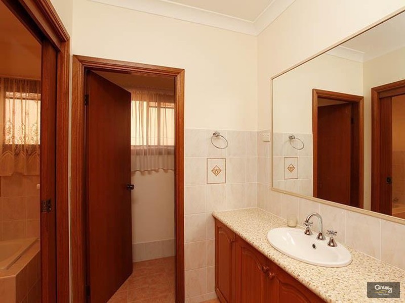 Edensor Park NSW 2176