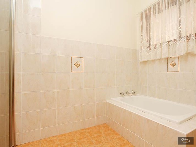 Edensor Park NSW 2176