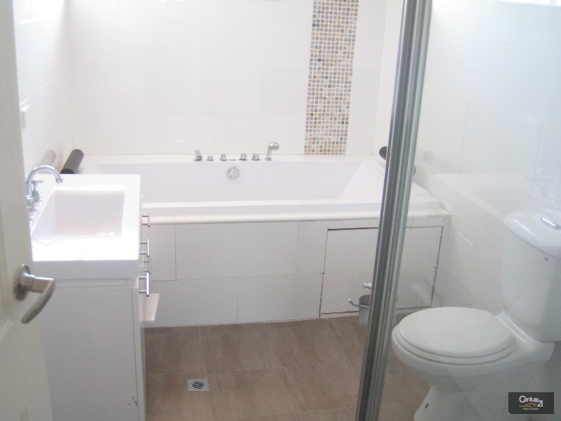 10 Turquoise Cres, Bossley Park NSW 2176