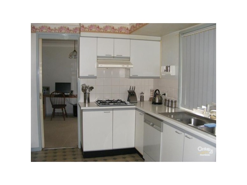 16 Franklin St, Bossley Park NSW 2176