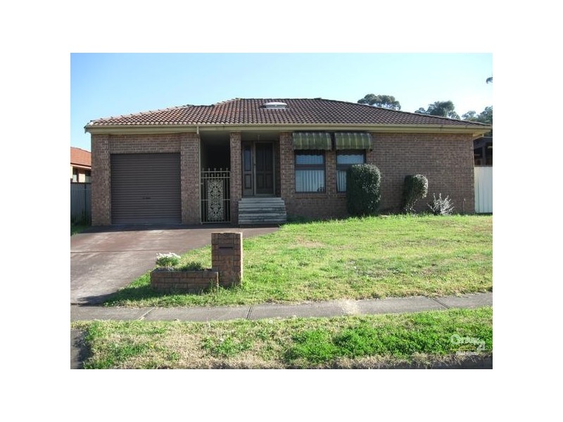 11 Benghazi St, Bossley Park NSW 2176