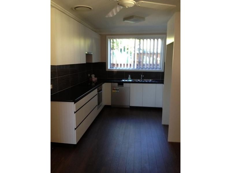 1 Gumdale Street, St Johns Park NSW 2176