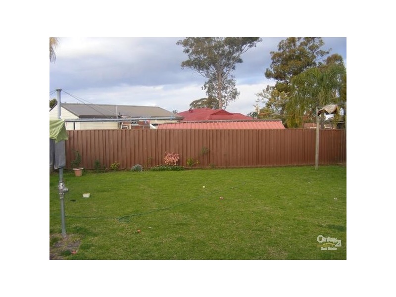 8 Barrington Street, Bossley Park NSW 2176