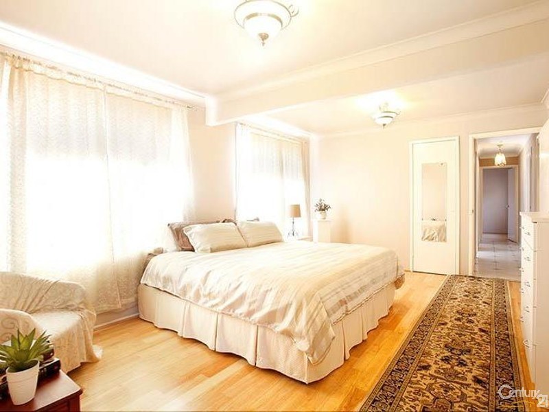 10 Castlereagh Street, Bossley Park NSW 2176