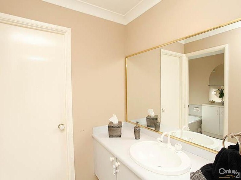 10 Castlereagh Street, Bossley Park NSW 2176