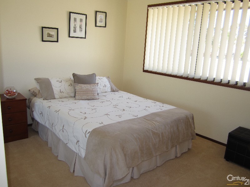 Edensor Park NSW 2176