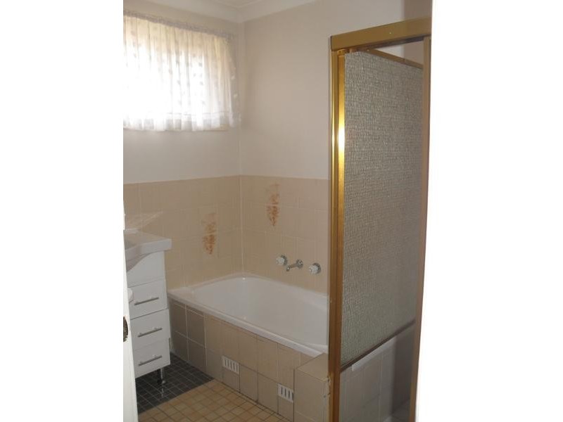 11 Castlereagh Street, Bossley Park NSW 2176